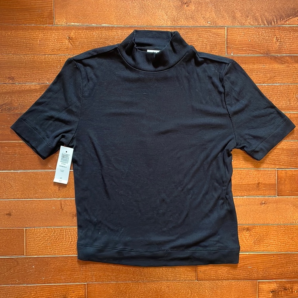 Aritzia Babaton Gonzalo Black Mock Neck T-shirt